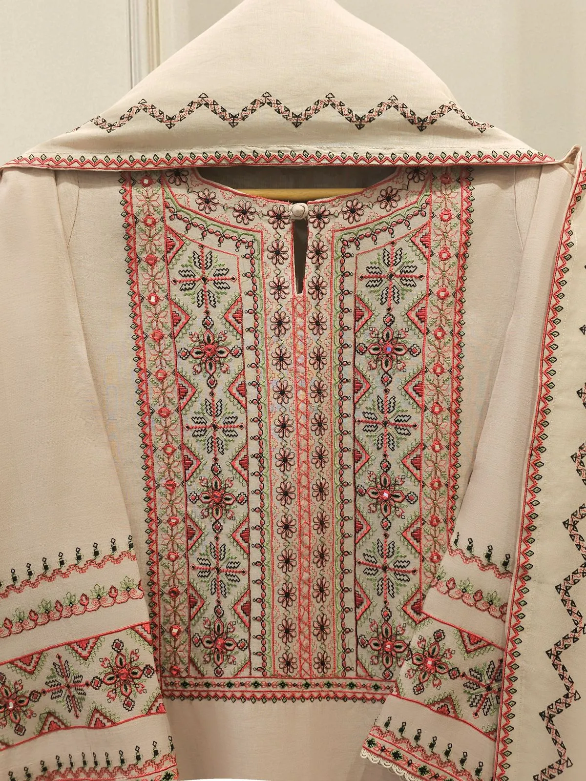 AGHA NOOR S112561