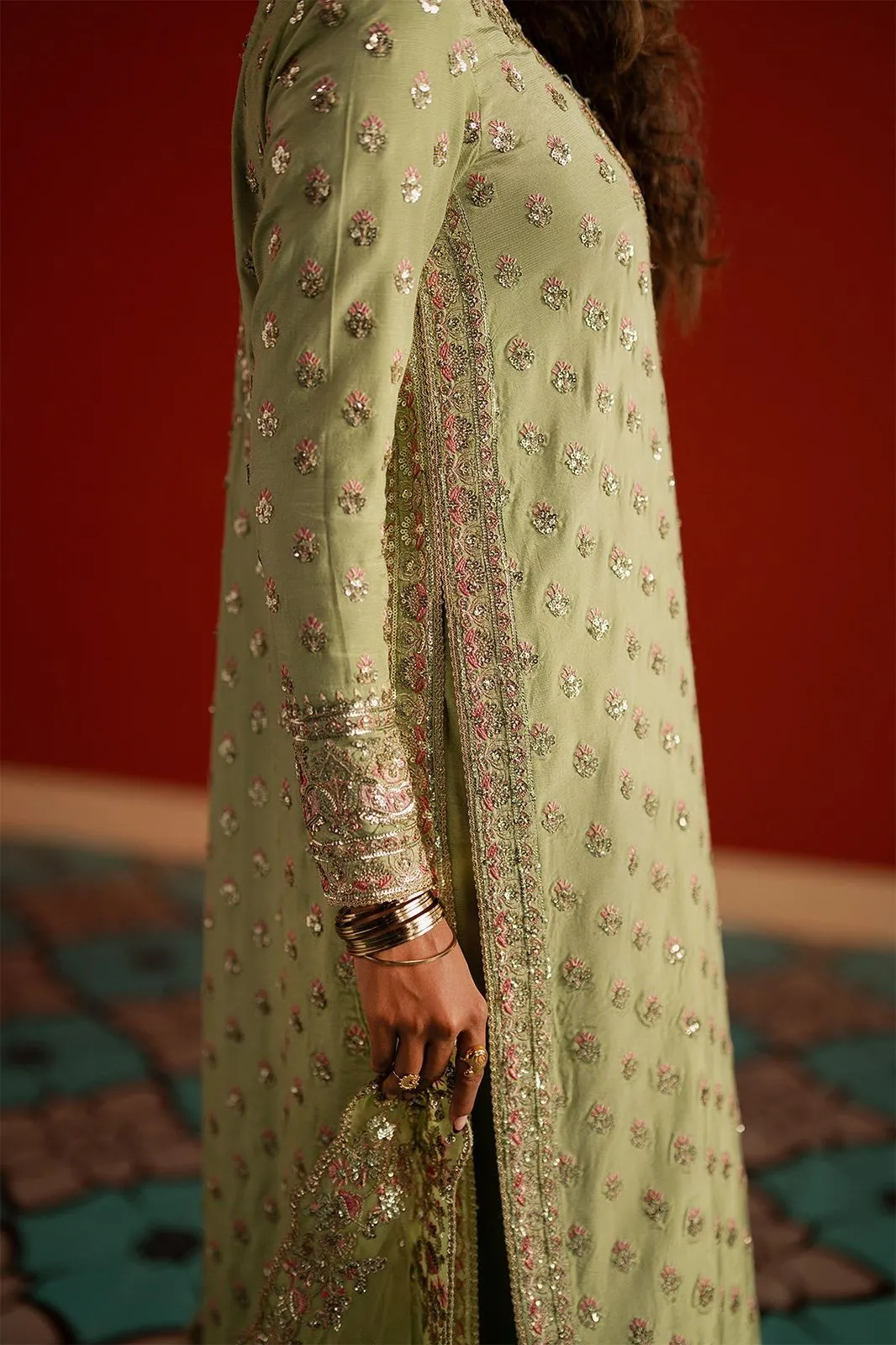 AFROZEH Divani SHAHWAR