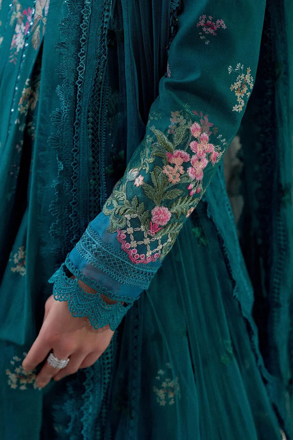 SOBIA NAZIR LUXURY LAWN