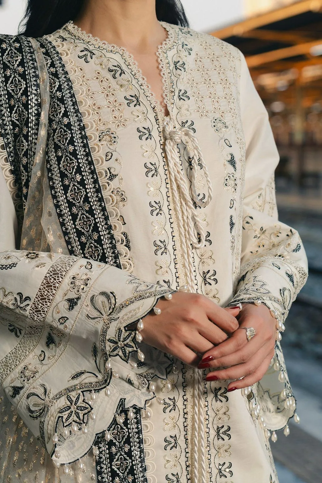 AFROZEH MULAQAAT