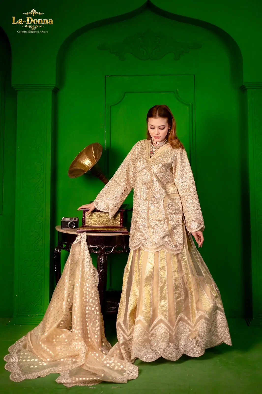 AFROZEH (LA-DONNA STITCHED)