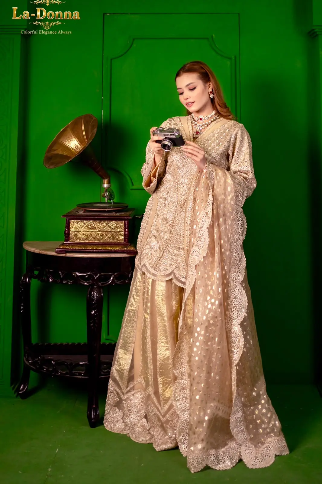AFROZEH (LA-DONNA STITCHED)