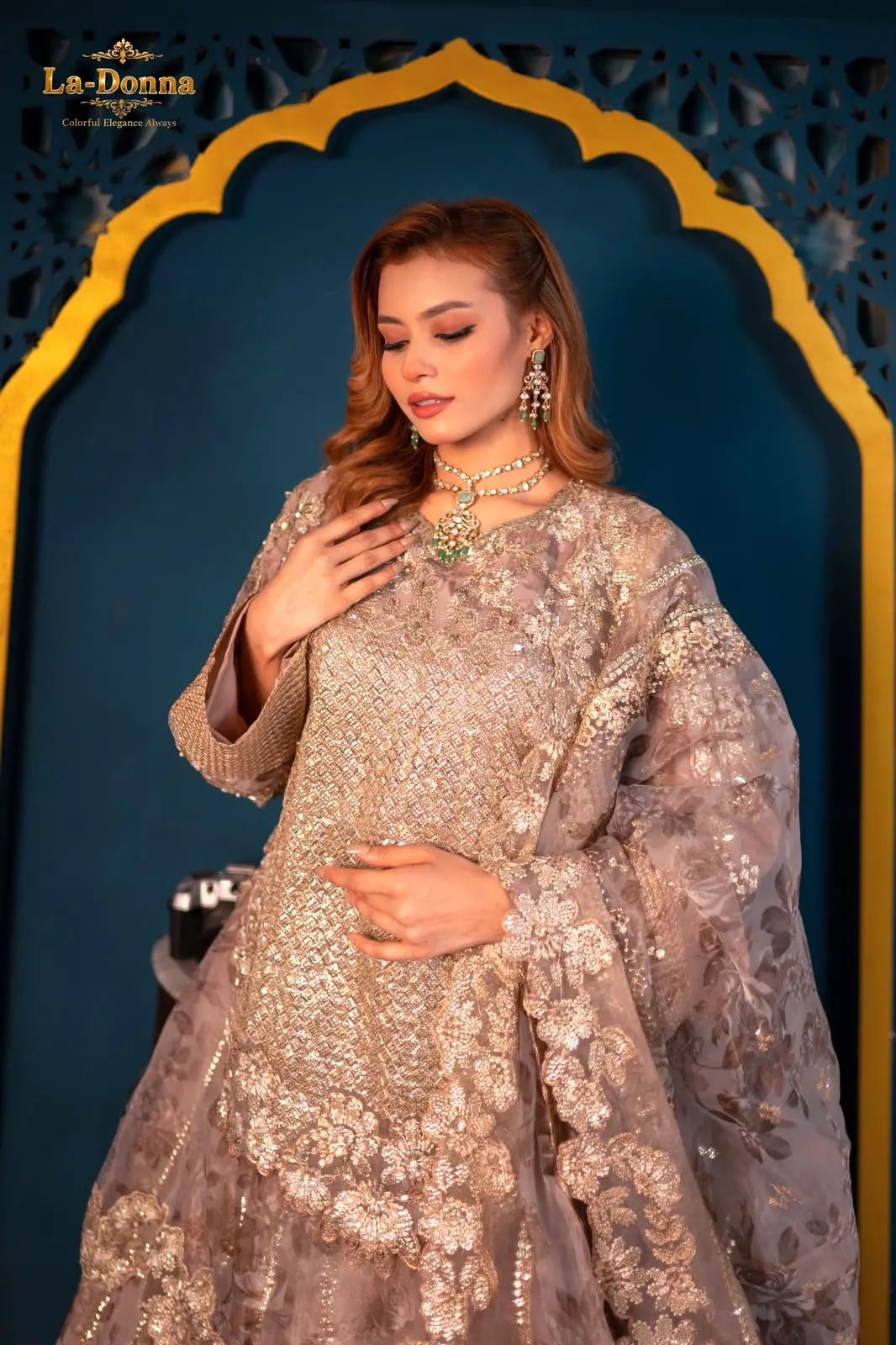 AFROZEH (LA-DONNA STITCHED)